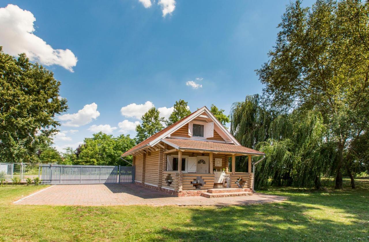 Lodge Oeboel Liget Vendeghazak Abadszalok